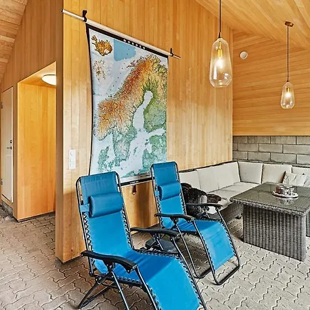 10 Person In Lindesnes-by Traum * Lonestranda