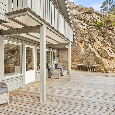 10 Person In Lindesnes-by Traum *