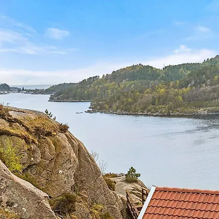 10 Person In Lindesnes-by Traum * Lonestranda