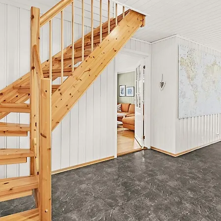 10 Person In Lindesnes-by Traum * Lonestranda