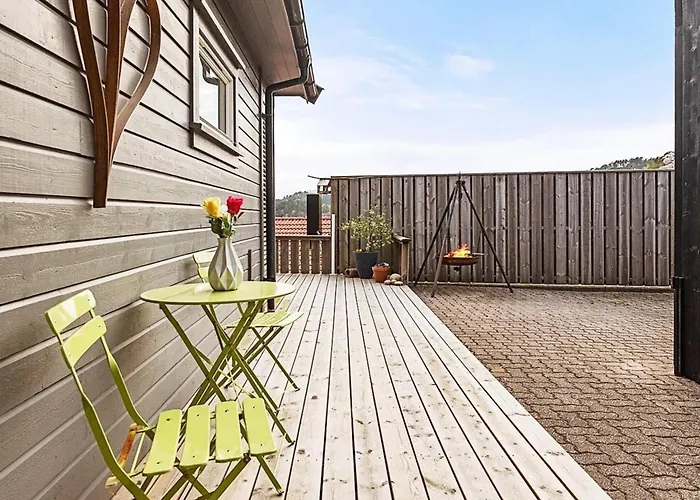 10 Person In Lindesnes-by Traum