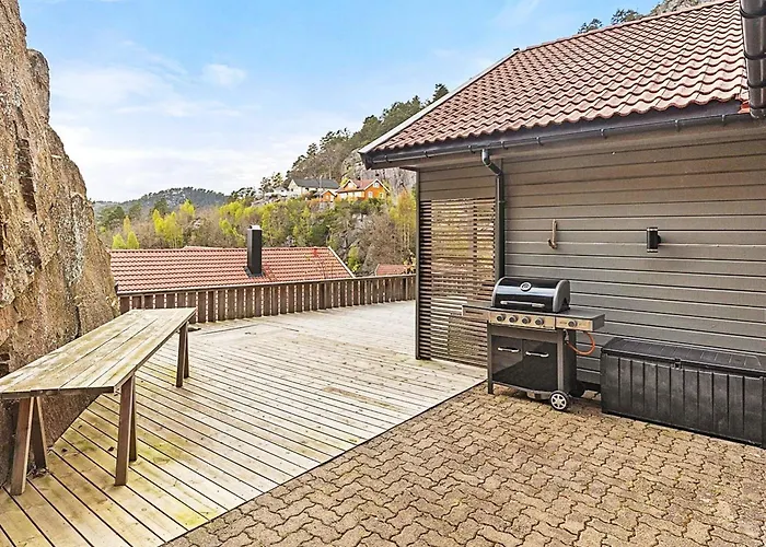 10 Person In Lindesnes-by Traum Lonestranda