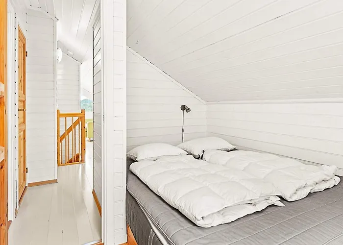 10 Person In Lindesnes-by Traum Lonestranda