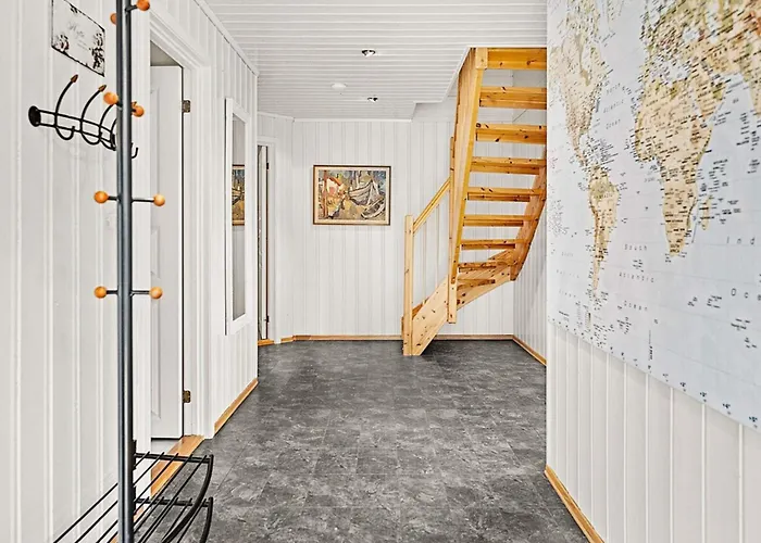 10 Person In Lindesnes-by Traum Lonestranda